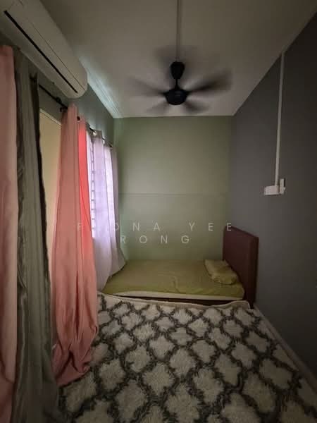 Rumah Teres 2 Tingkat untuk Disewa di Kelapa Sawit (Kulai) - Fiona Yee Rong - Bedroom - PropertyGuru.com.my