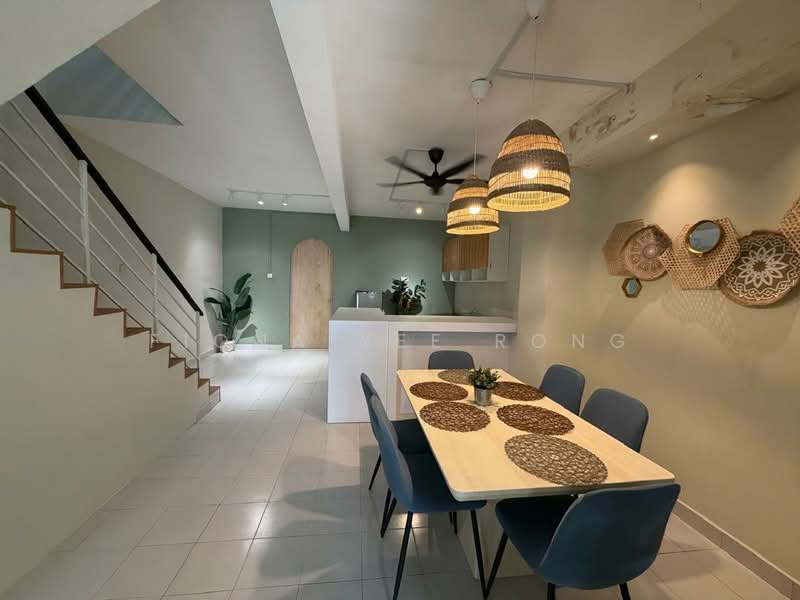 Rumah Teres 2 Tingkat untuk Disewa di Kelapa Sawit (Kulai) - Fiona Yee Rong - Dining Room - PropertyGuru.com.my