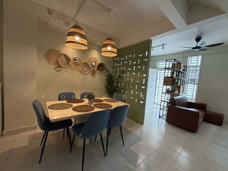Rumah Teres 2 Tingkat untuk Disewa di Kelapa Sawit (Kulai) - Fiona Yee Rong - Dining Room - PropertyGuru.com.my