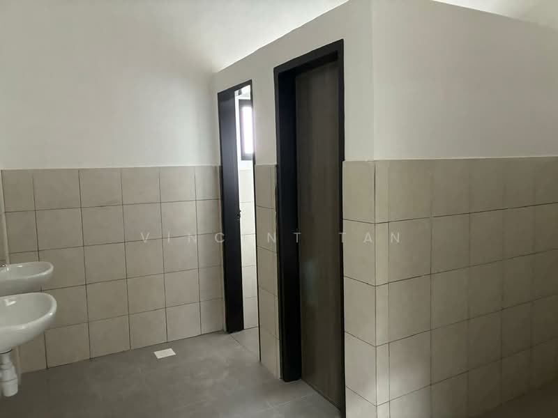 Warehouse for Rent in Semenyih (Selangor) - Vincent Tan - Bathroom - PropertyGuru.com.my