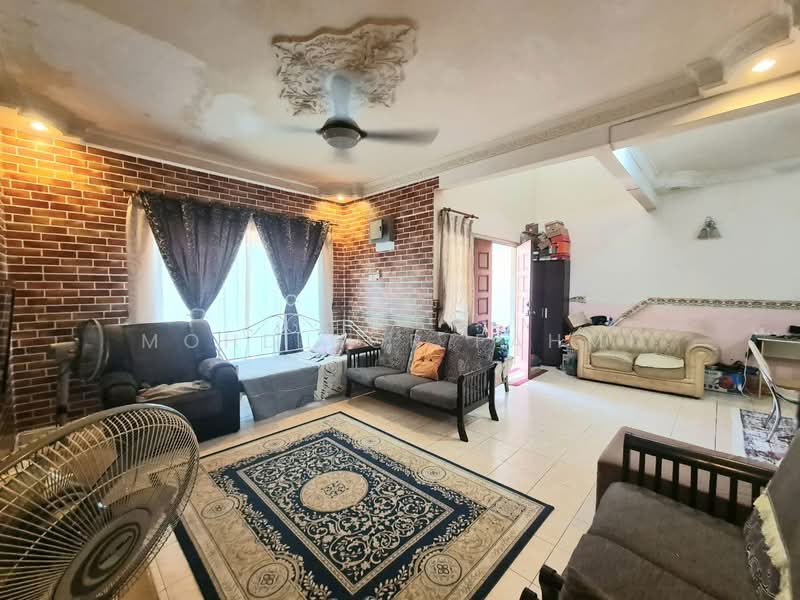 2-storey Terraced House for Sale in Bukit Jelutong (Shah Alam) - Mohd Nor Fahmi - Living Room - PropertyGuru.com.my
