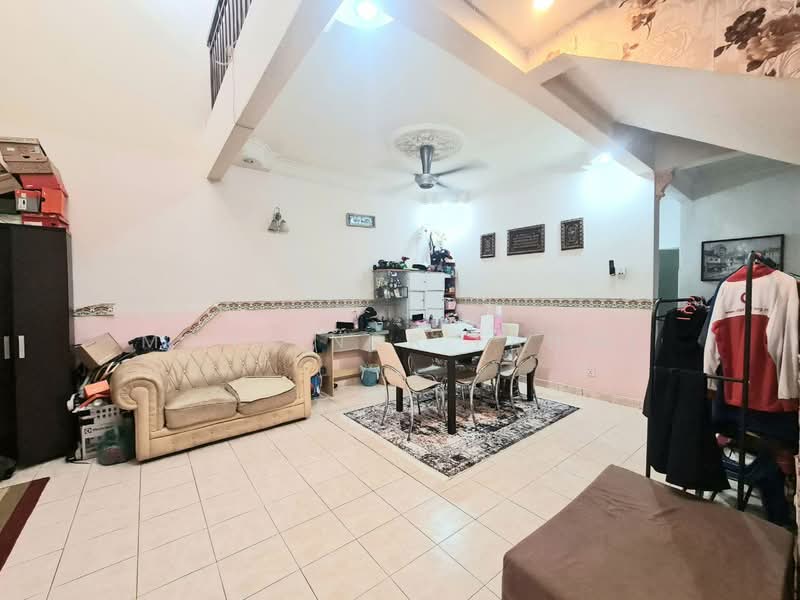 2-storey Terraced House for Sale in Bukit Jelutong (Shah Alam) - Mohd Nor Fahmi - Living Room - PropertyGuru.com.my