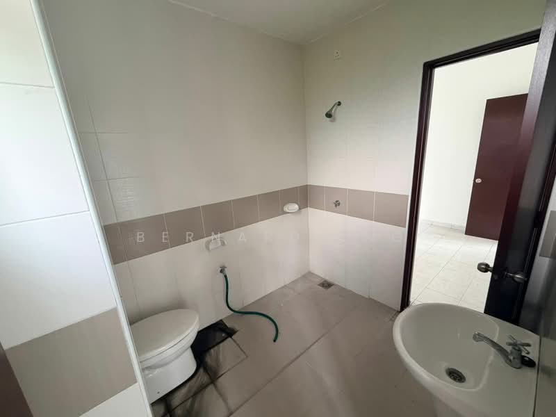 2-storey Terraced House for Sale in Kota Emerald (Rawang) - Bernard Ong - Bathroom - PropertyGuru.com.my