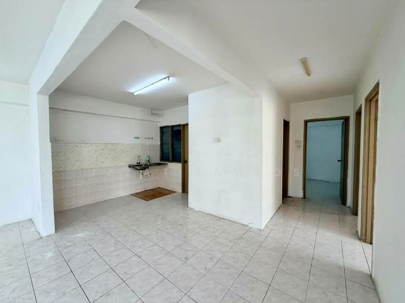 Pangsapuri untuk Dijual di Apartment Taman Topaz - Izzat Zamros - Kitchen - PropertyGuru.com.my