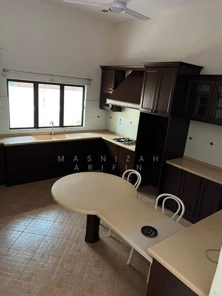 Bungalow for Sale in Bukit Gita Bayu (Seri Kembangan) - Masnizah Arifin - Kitchen - PropertyGuru.com.my