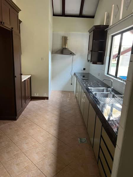 Bungalow for Sale in Bukit Gita Bayu (Seri Kembangan) - Masnizah Arifin - Kitchen - PropertyGuru.com.my