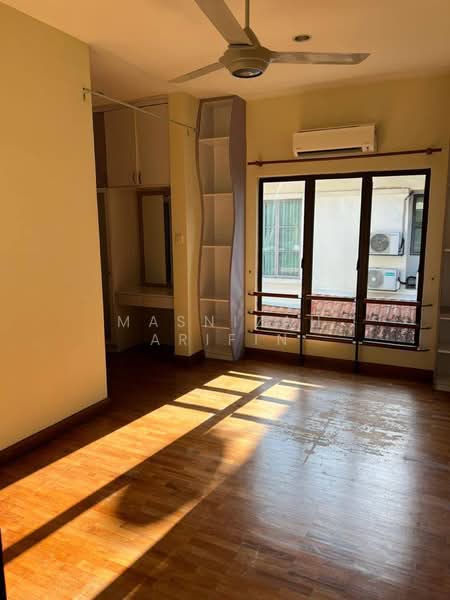 Bungalow for Sale in Bukit Gita Bayu (Seri Kembangan) - Masnizah Arifin - Bedroom - PropertyGuru.com.my