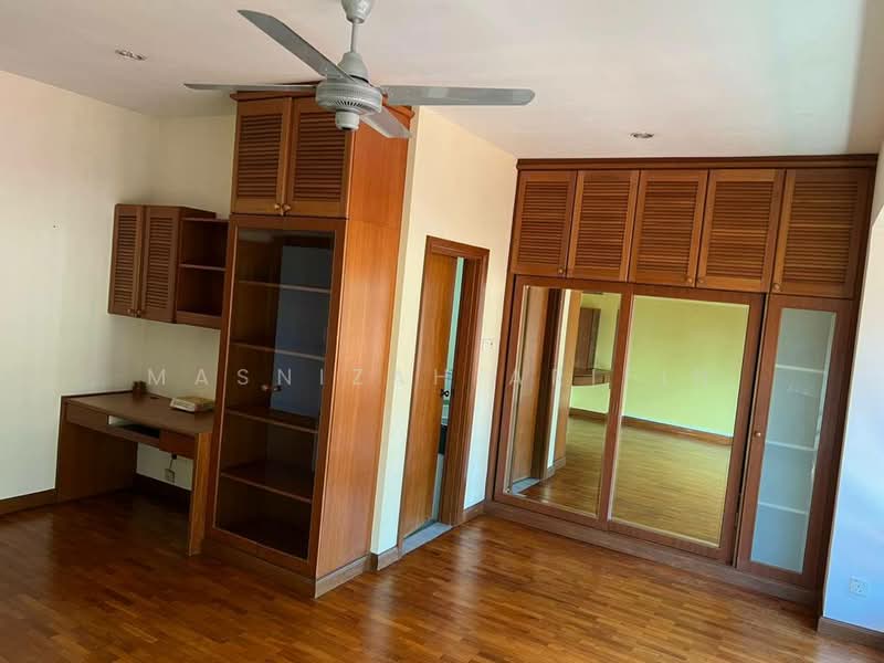 Bungalow for Sale in Bukit Gita Bayu (Seri Kembangan) - Masnizah Arifin - Study - PropertyGuru.com.my