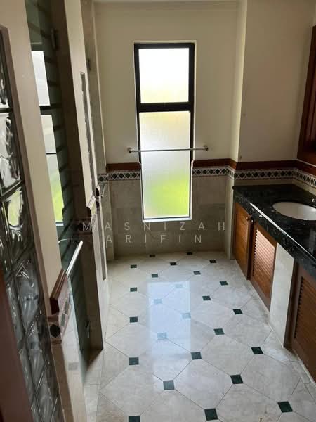 Bungalow for Sale in Bukit Gita Bayu (Seri Kembangan) - Masnizah Arifin - Bathroom - PropertyGuru.com.my