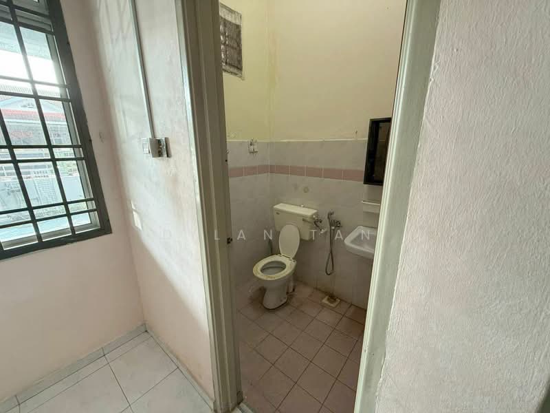 Rumah Teres 1 Tingkat untuk Dijual di Skudai (Johor) - Dylan Tan - Bathroom - PropertyGuru.com.my