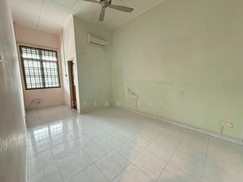 Rumah Teres 1 Tingkat untuk Dijual di Skudai (Johor) - Dylan Tan - Living Room - PropertyGuru.com.my
