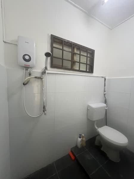 2-storey Terraced House for Rent in Taman Desa Cemerlang (Ulu Tiram) - Eve Chan - Bathroom - PropertyGuru.com.my