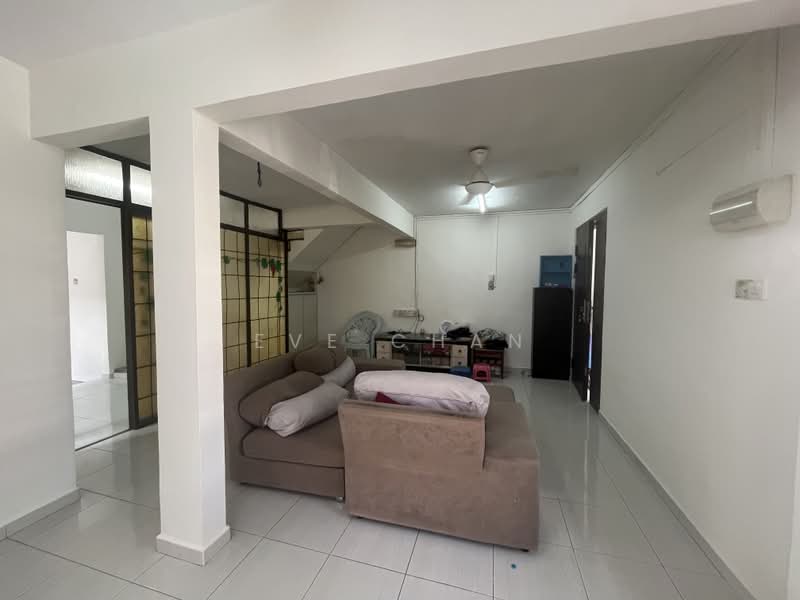 2-storey Terraced House for Rent in Taman Desa Cemerlang (Ulu Tiram) - Eve Chan - Living Room - PropertyGuru.com.my