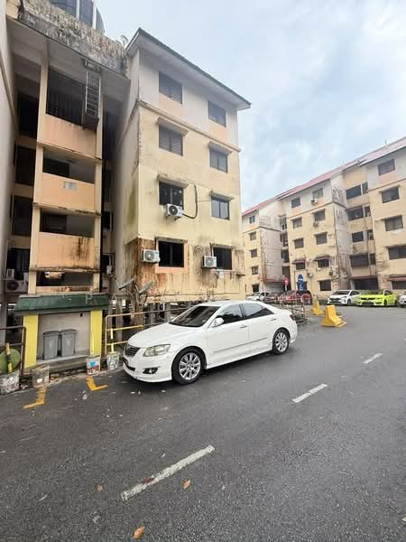 Flat for Sale at Flat Daisy - Pauline Ng - Exterior - PropertyGuru.com.my
