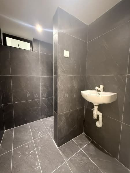 Flat for Sale at Flat Daisy - Pauline Ng - Bathroom - PropertyGuru.com.my