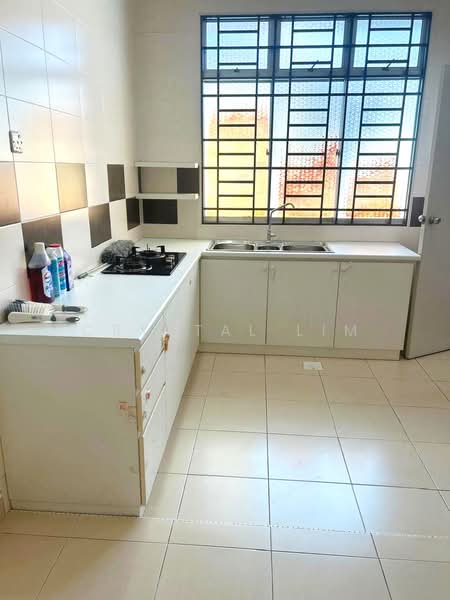Rumah Teres 1 Tingkat untuk Disewa di Taman Kempas Indah (Tebrau) - Crystal Lim - Kitchen - PropertyGuru.com.my