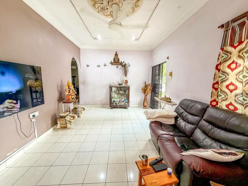 1-storey Terraced House for Sale in Taman Lucky (Bangsar) - Ali Idris - Living Room - PropertyGuru.com.my