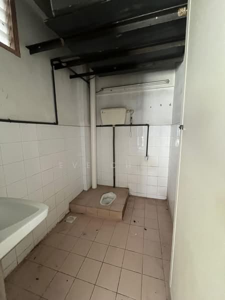 Flat for Sale at Taman Molek - Eve Chan - Bathroom - PropertyGuru.com.my