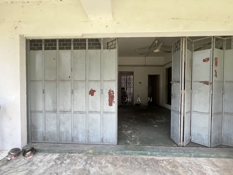 Flat for Sale at Taman Molek - Eve Chan - Entrance - PropertyGuru.com.my