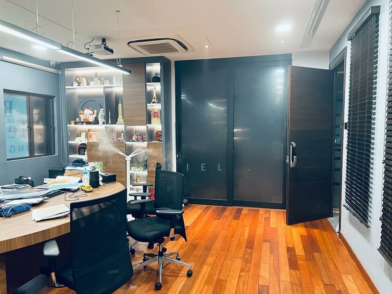 Kedai / Pejabat untuk Dijual di Bukit Jelutong (Shah Alam) - DANIEL . - PropertyGuru.com.my