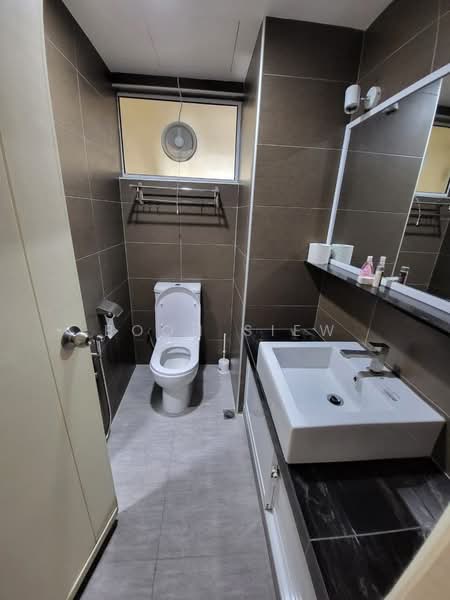 Kondominium untuk Dijual di Mutiara Villa Condominium - Boon Siew - Bathroom - PropertyGuru.com.my