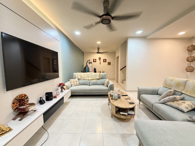 2.5-storey Terraced House for Sale in Bandar Mahkota Cheras (Cheras) - Aivan Ng - Living Room - PropertyGuru.com.my
