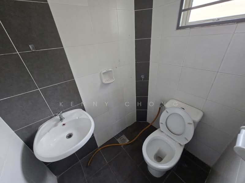 Rumah Teres 2 Tingkat untuk Disewa di Shah Alam (Selangor) - Kenny Chong - Bathroom - PropertyGuru.com.my