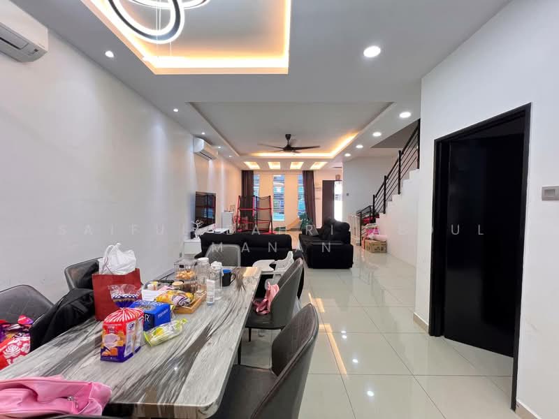 2-storey Terraced House for Sale in Taman Bangi Avenue (Bangi) - Saiful Bahri Abdul Manan - Living Room - PropertyGuru.com.my