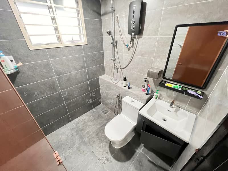 2-storey Terraced House for Sale in Taman Bangi Avenue (Bangi) - Saiful Bahri Abdul Manan - Bathroom - PropertyGuru.com.my