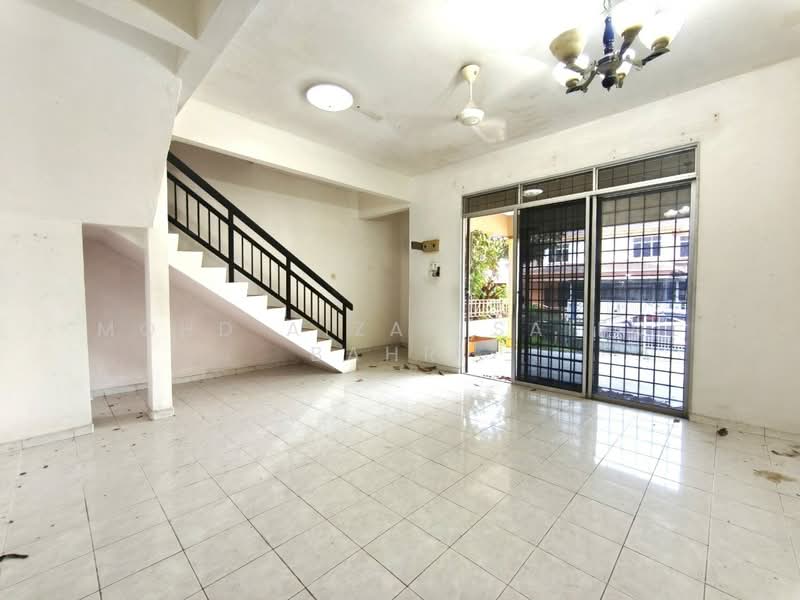 Rumah Teres 2 Tingkat untuk Dijual di Taman Cengal Utama (Paroi) - Mohd Aizat Saiful Bahri - Living Room - PropertyGuru.com.my