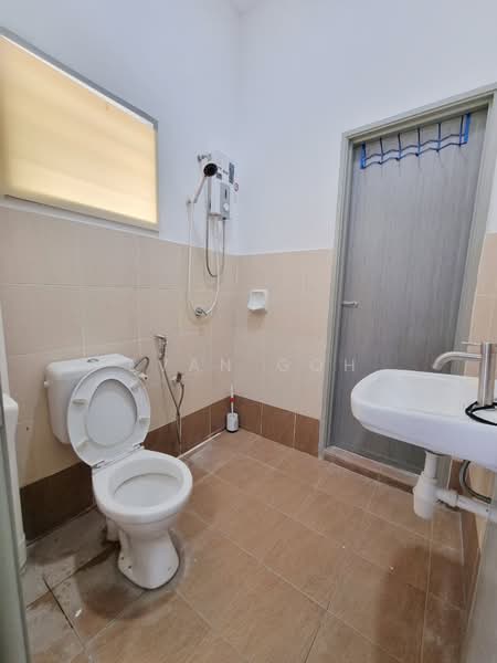 Rumah Bandar untuk Disewa di Taman Tasik Puchong (Puchong) - Evan Goh - Bathroom - PropertyGuru.com.my