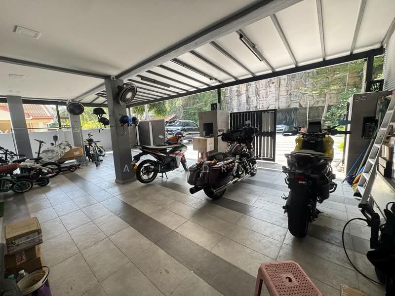 Semi-Detached House for Sale in Ampang (Selangor) - Ali Idris - Car Park - PropertyGuru.com.my