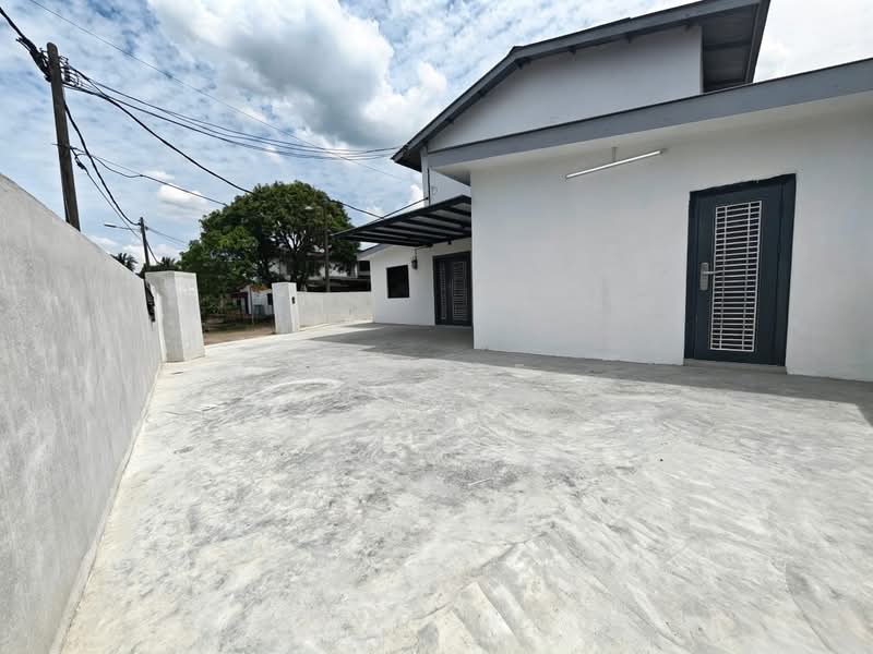 Rumah Teres untuk Dijual di Taman Bukit Jaya (Ulu Tiram) - Ah Bee - Exterior - PropertyGuru.com.my