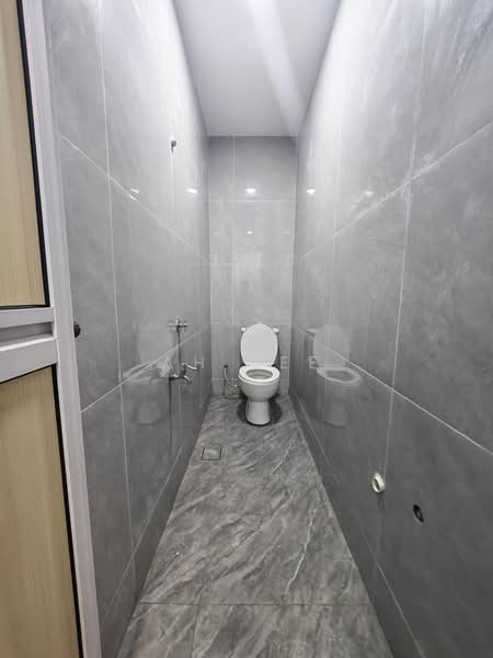 Rumah Teres untuk Dijual di Taman Bukit Jaya (Ulu Tiram) - Ah Bee - Bathroom - PropertyGuru.com.my