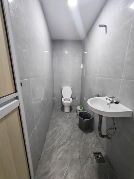 Rumah Teres untuk Dijual di Taman Bukit Jaya (Ulu Tiram) - Ah Bee - Bathroom - PropertyGuru.com.my
