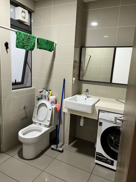 Servis Apartment untuk Disewa di Seventeen Mall & Residences (Biji Living) - JK Leong - Bathroom - PropertyGuru.com.my