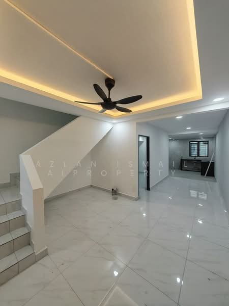 2-storey Terraced House for Sale in Bandar Indahpura (Kulai) - Azlan Ismail aiproperty - Living Room - PropertyGuru.com.my