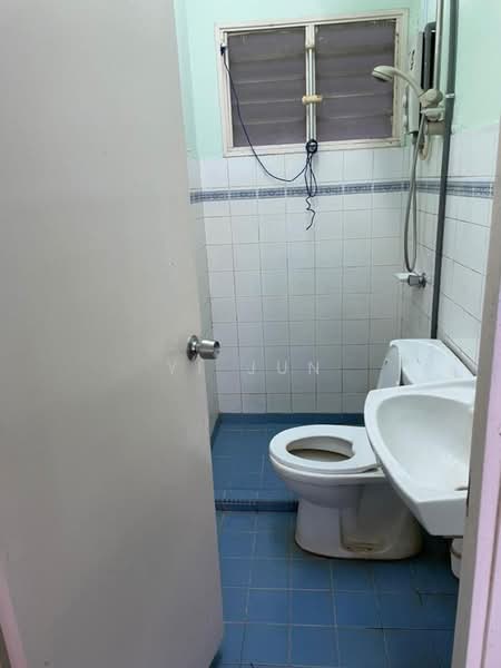 Apartment for Rent at Akasia Apartment - Yi Jun - Bathroom - PropertyGuru.com.my