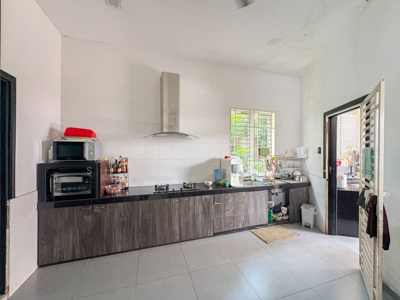 Rumah Banglo untuk Dijual di Seksyen 9 (Shah Alam) - Shiqin Saidin - Kitchen - PropertyGuru.com.my