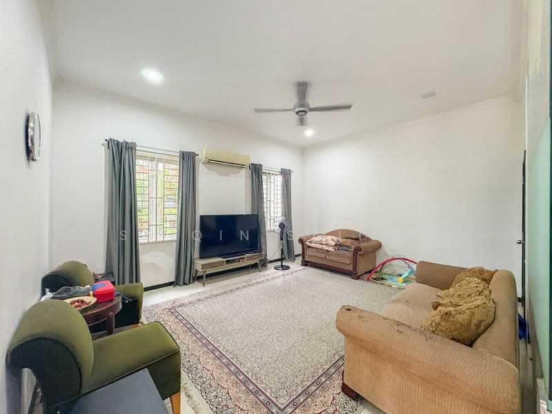 Rumah Banglo untuk Dijual di Seksyen 9 (Shah Alam) - Shiqin Saidin - Living Room - PropertyGuru.com.my