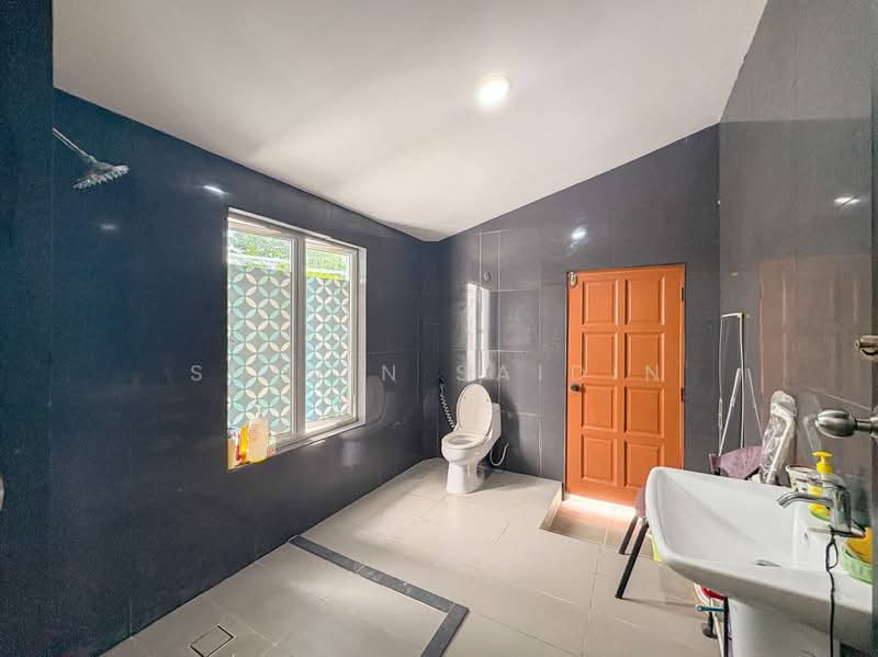 Rumah Banglo untuk Dijual di Seksyen 9 (Shah Alam) - Shiqin Saidin - Bathroom - PropertyGuru.com.my