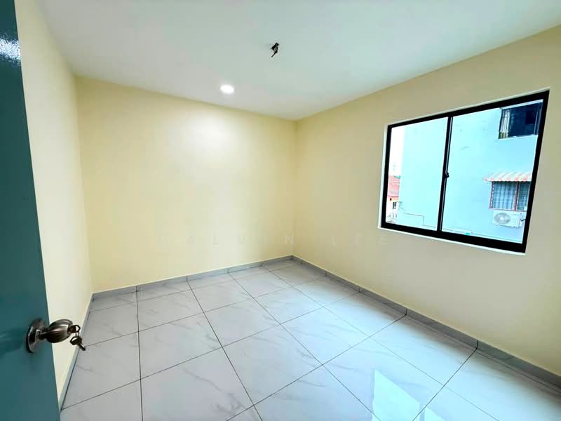 Flat for Sale at Bandar Selesa Jaya - Calvin Lee - PropertyGuru.com.my