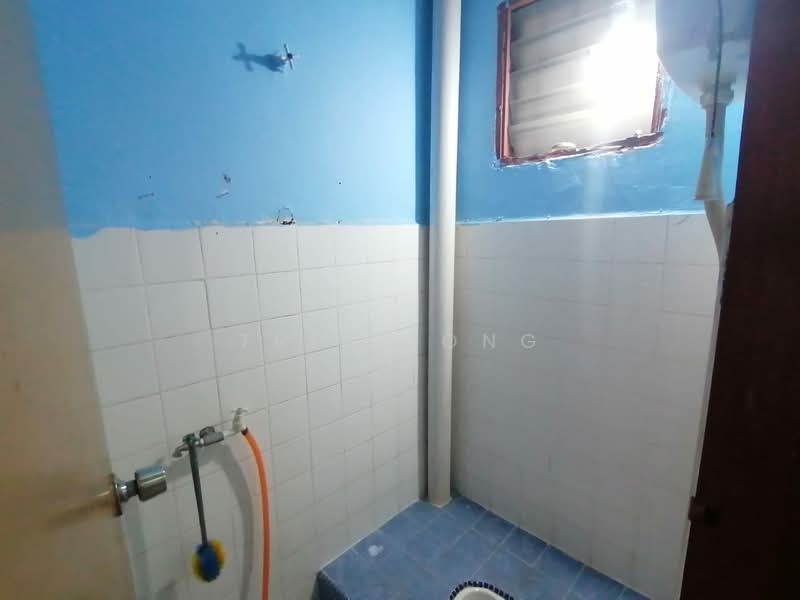 Rumah Teres untuk Dijual di Bandar Country Homes (Rawang) - Tris Jong - Bathroom - PropertyGuru.com.my