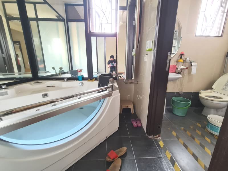 Rumah Berkembar untuk Dijual di Bayu Segar (Kuala Lumpur) - Ken Lew - Bathroom - PropertyGuru.com.my