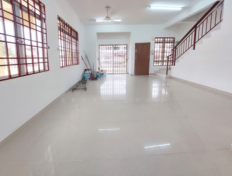2-storey Terraced House for Sale in Seksyen 2, Taman Kinrara (Puchong) - Bryan Choo - Living Room - PropertyGuru.com.my