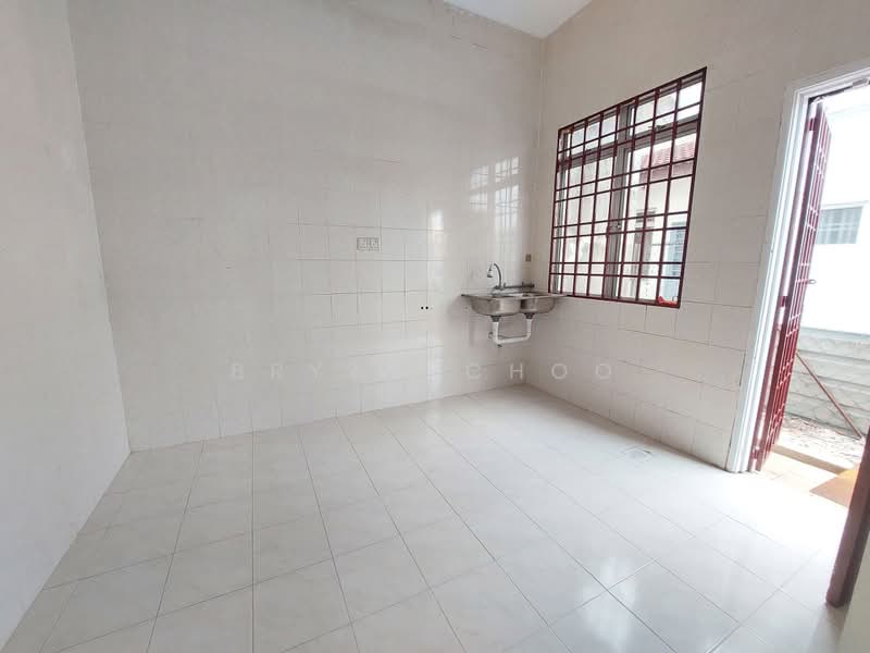 2-storey Terraced House for Sale in Bandar Kinrara Seksyen 1 (Bandar Kinrara) - Bryan Choo - Kitchen - PropertyGuru.com.my