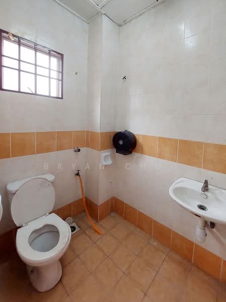 2-storey Terraced House for Sale in Bandar Kinrara Seksyen 1 (Bandar Kinrara) - Bryan Choo - Bathroom - PropertyGuru.com.my