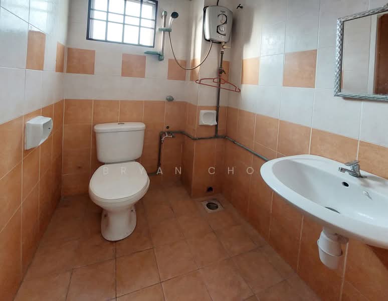 2-storey Terraced House for Sale in Seksyen 2, Taman Kinrara (Puchong) - Bryan Choo - Bathroom - PropertyGuru.com.my