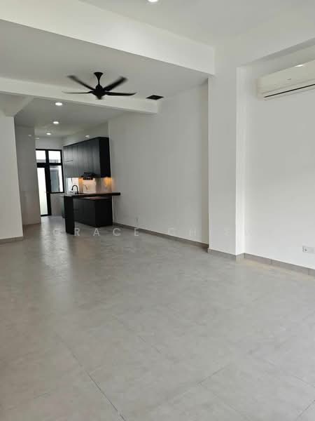 Rumah Teres 2 Tingkat untuk Disewa di Taman Mount Austin (Tebrau) - Grace Chiew - Kitchen - PropertyGuru.com.my
