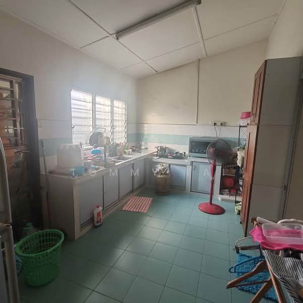 1-storey Terraced House for Sale in Taman Sentosa (Johor Bahru) - Tommy Tai - Kitchen - PropertyGuru.com.my